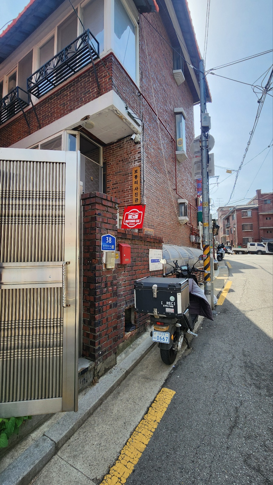 보통리사진관 간판이 보이는 보통리 스튜디오 입구