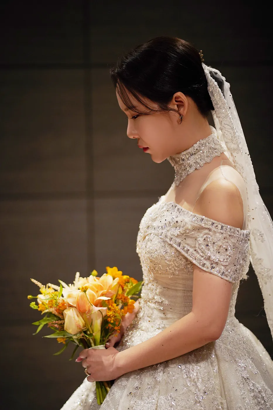 옆에서 담은 신부의 옆모습